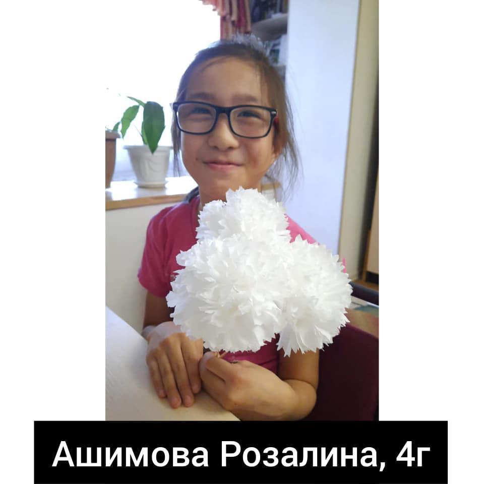 Көркем еңбек сабақтарында 2-ші және 4-ші сынып оқушыларының жұмыстары. Работы учащихся 2в и 4г кл. на уроках худ.труда