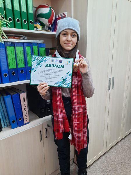 Айнтизарова Амина 7 "г"," Спорт бір алаңда " байқауына қатысып, 3-орын алды. Айнтизарова Амина 7 " г" , приняла участие в конкурсе "Спорт в одном квадрате" и получила 3-место.