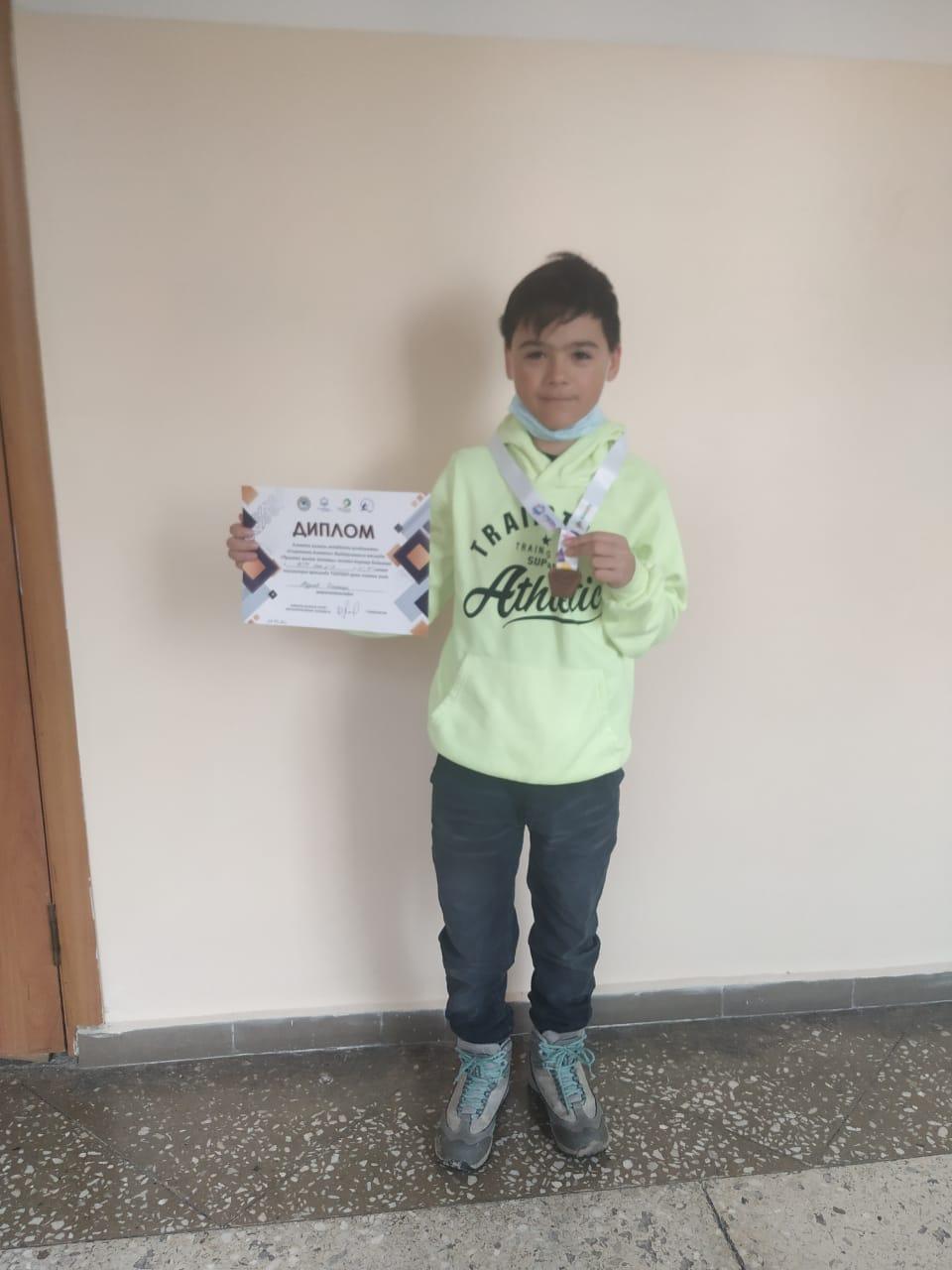 Абдулов Данияр "Джамп роуп" жарысына қатысып, 2 орын алды. Абдулов Данияр принимал участие в соревнованиях "Джамп роуп" и занял 2 место.