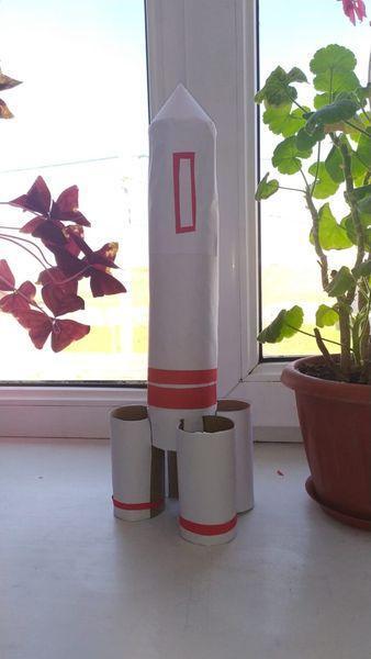 Біз ғарыш тақырыбын жалғастырамыз. Мы продолжаем нашу космическую тему.