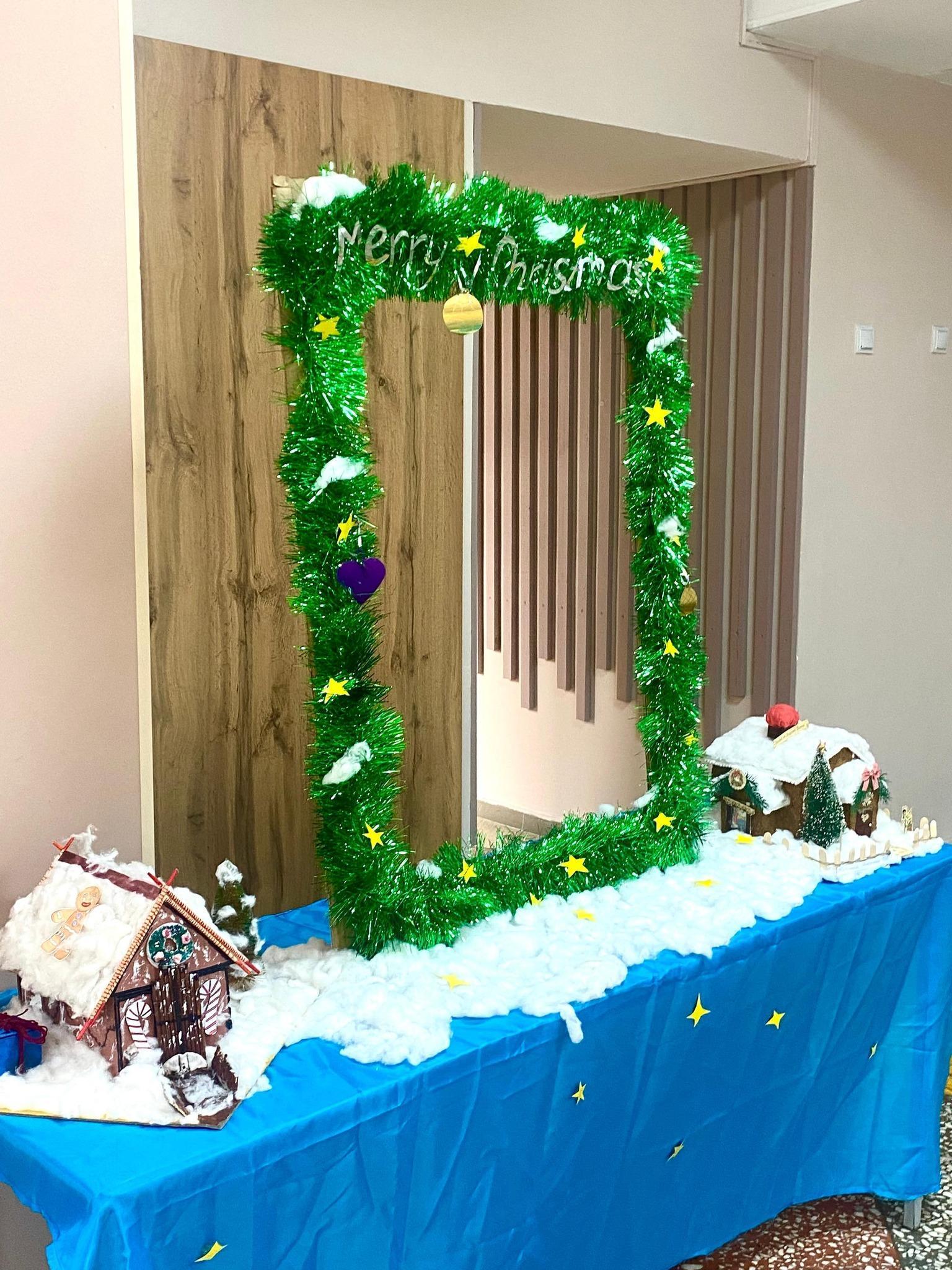 Мектепті жаңа жылға безендіру. Оформление школы на Новый год.