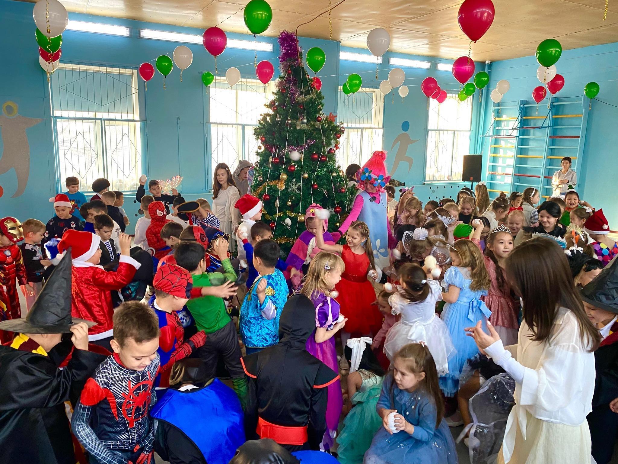 Бастауыш мектептегі сиқырлы шырша. Волшебная Ёлка в начальной школе.