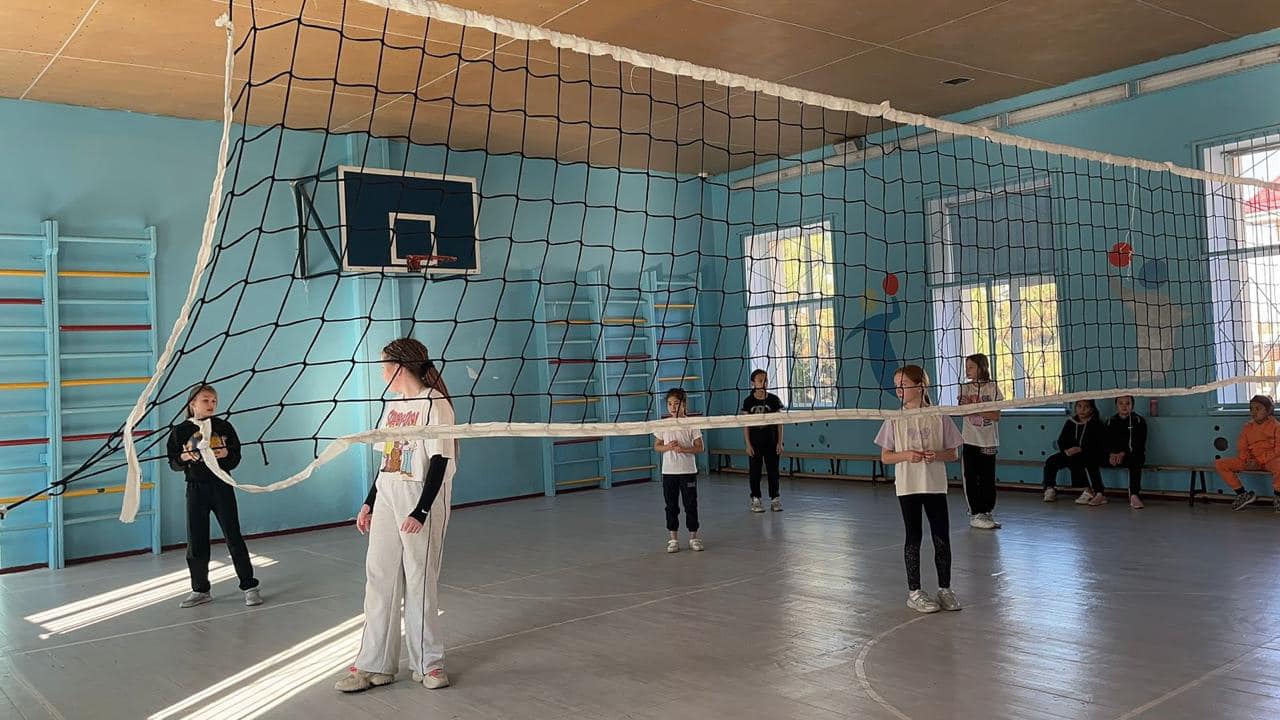 "Пионербол" волейбол ойынынан мектептің біріншілігі 4-сыныптар. Первенство школы по подводящей игре к волейболу «Пионербол» 4 классы.