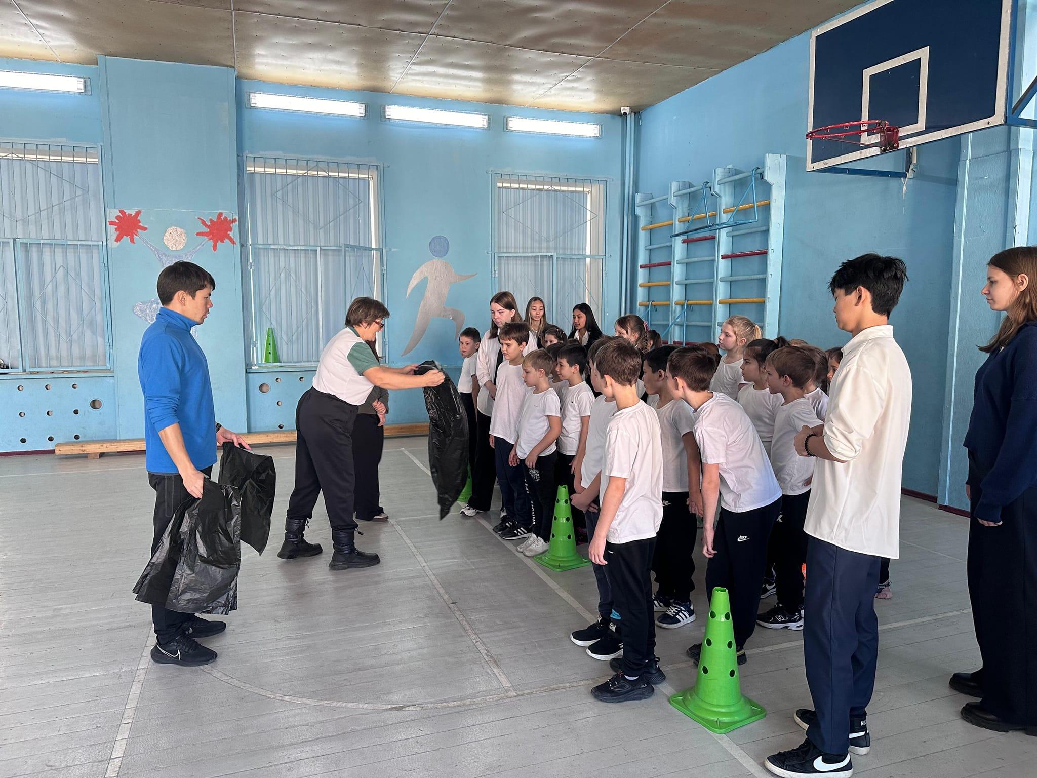 Бастауыш сынып оқушылары үшін "батырлық эстафета"спорттық жарыстары өткізілді. Для учащихся начальной школы проведены спортивные соревнования "Героическая эстафета"