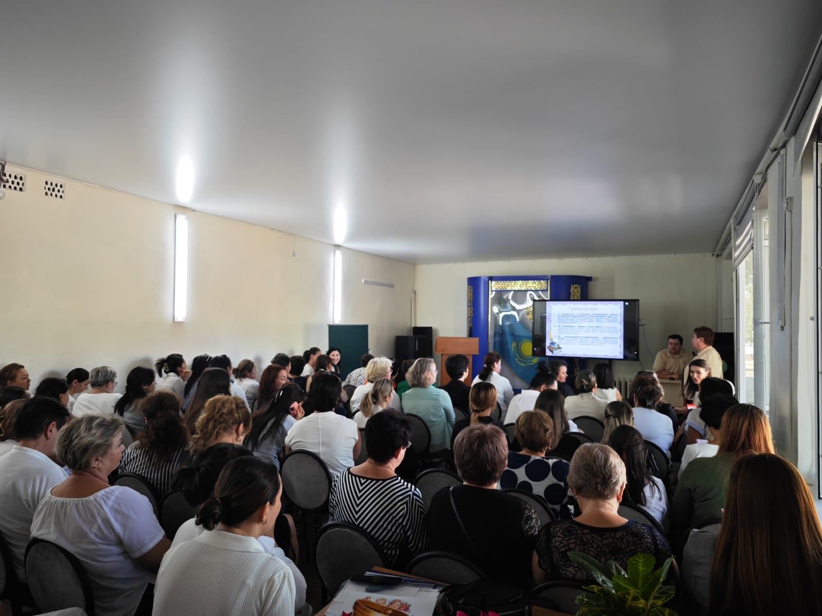 Күн тәртібі: Мектеп директоры Н. Г. Попкованың құттықтау сөзі.  Повестка дня: приветственное слово директора школы Попковой Н.Г.