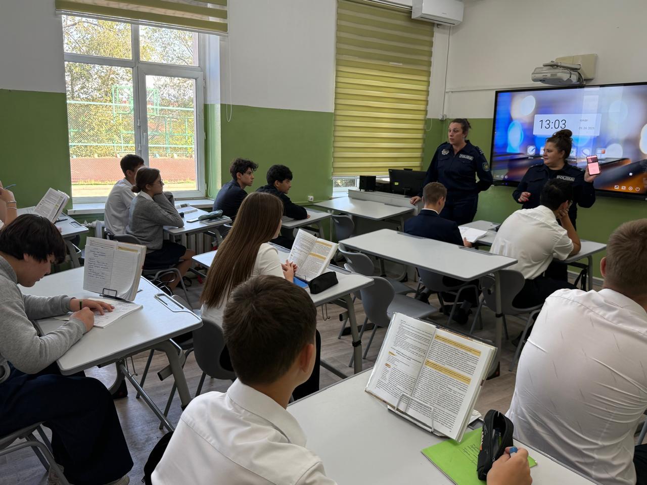 ЗТБ инспекторы М. Е. Джембабаевамен профилактикалық әңгіме. Профилактическая беседа с инспектором ОЮП Джамбабаевой М. Е.