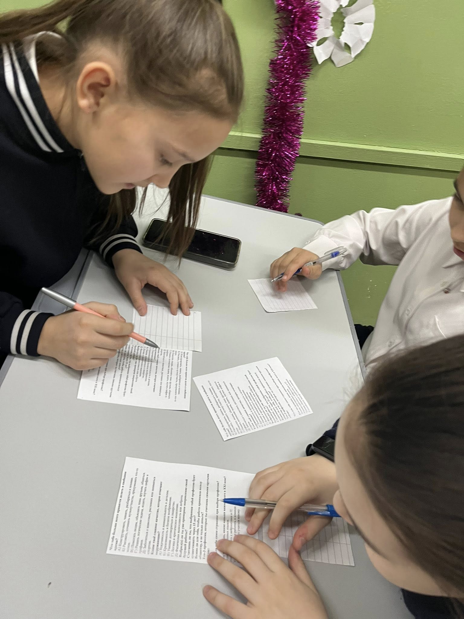 Оқушыларымен кәсіптік бағдар беру жұмысы. Профориентационная работа с учащимися.