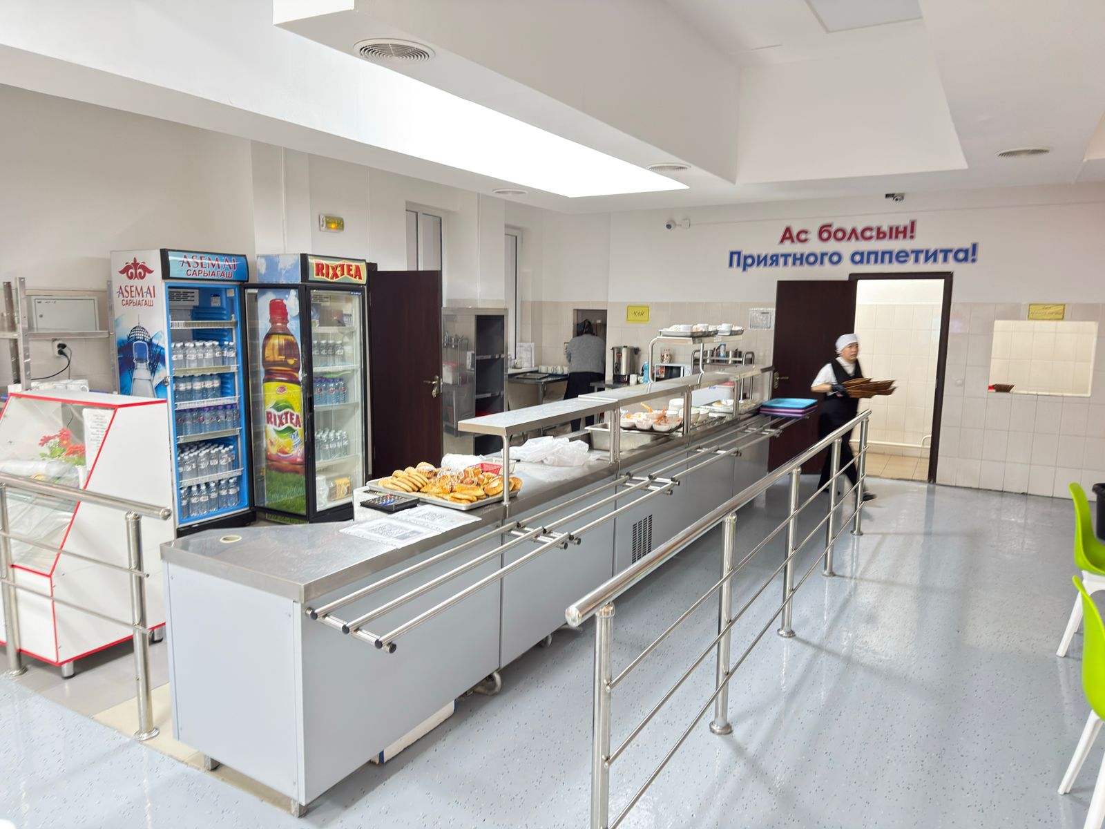 Асхананың суреттері. Фотографии столовой.