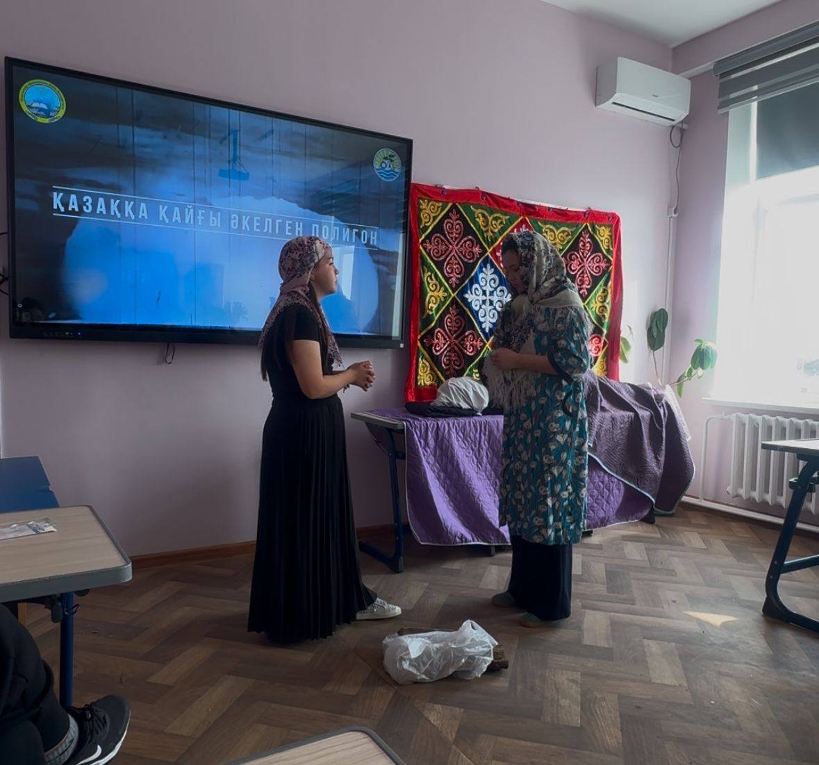 «Тілдік портфель» жобасы бойынша Д. Рамазанның «Соңғы дем» әңгімесінен үзінді сахналанды. .По проекту "Языковой портфель" был поставлен отрывок из рассказа Д. Рамазана "Последний вздох".