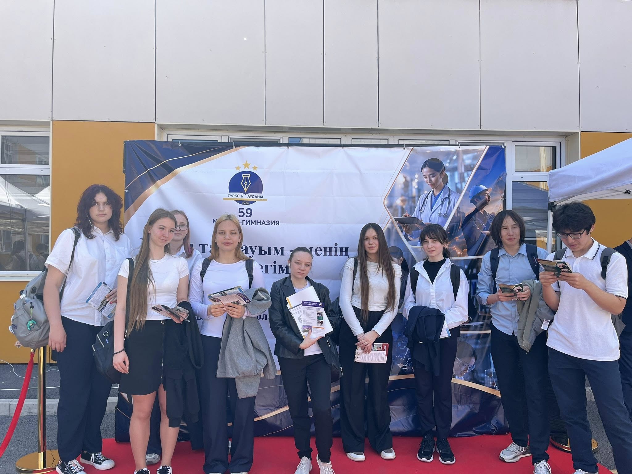 "Менің таңдауым-менің болашағым" көрмесі. Выставка «Мой выбор- моё будущее».