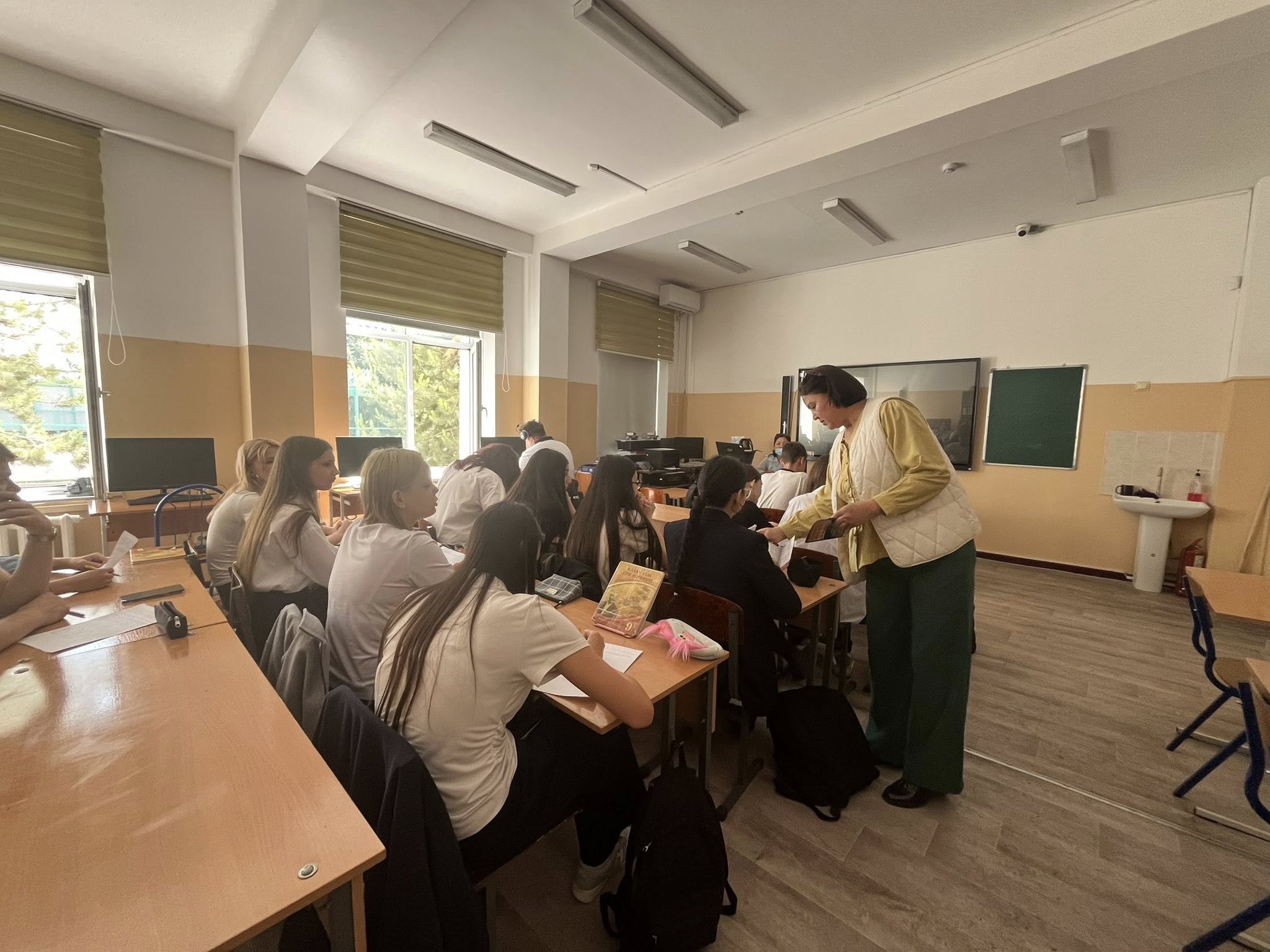 ALMATY COLLEGE alt өкілімен әңгімелесу. Беседа с представителем Almaty COLLEGE alt